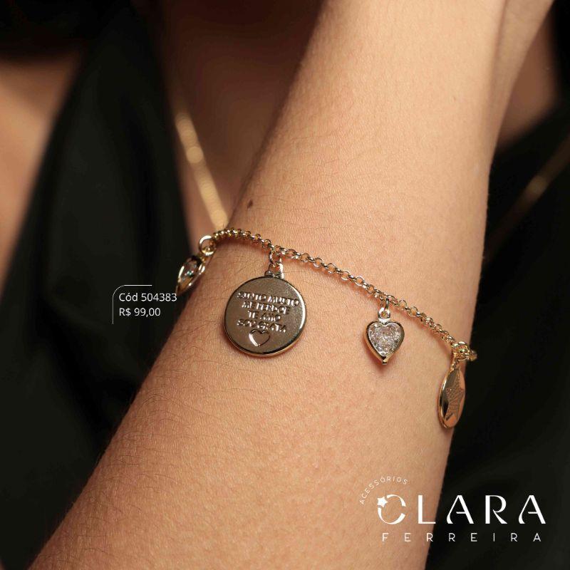 PULSEIRA ELO PORTUGUÊS 2MM C/ 3 MEDALHAS REDONDAS: 2 MEDALHAS ESTRELA E 1 MEDALHA MANUSCRITA SINTO MUITO, ME PERDOA, TE AMO, SOU GRATA E C/ 2 TIFFANYS CORAÇÕES PENDURADAS - 11 E 15MM - Dourado