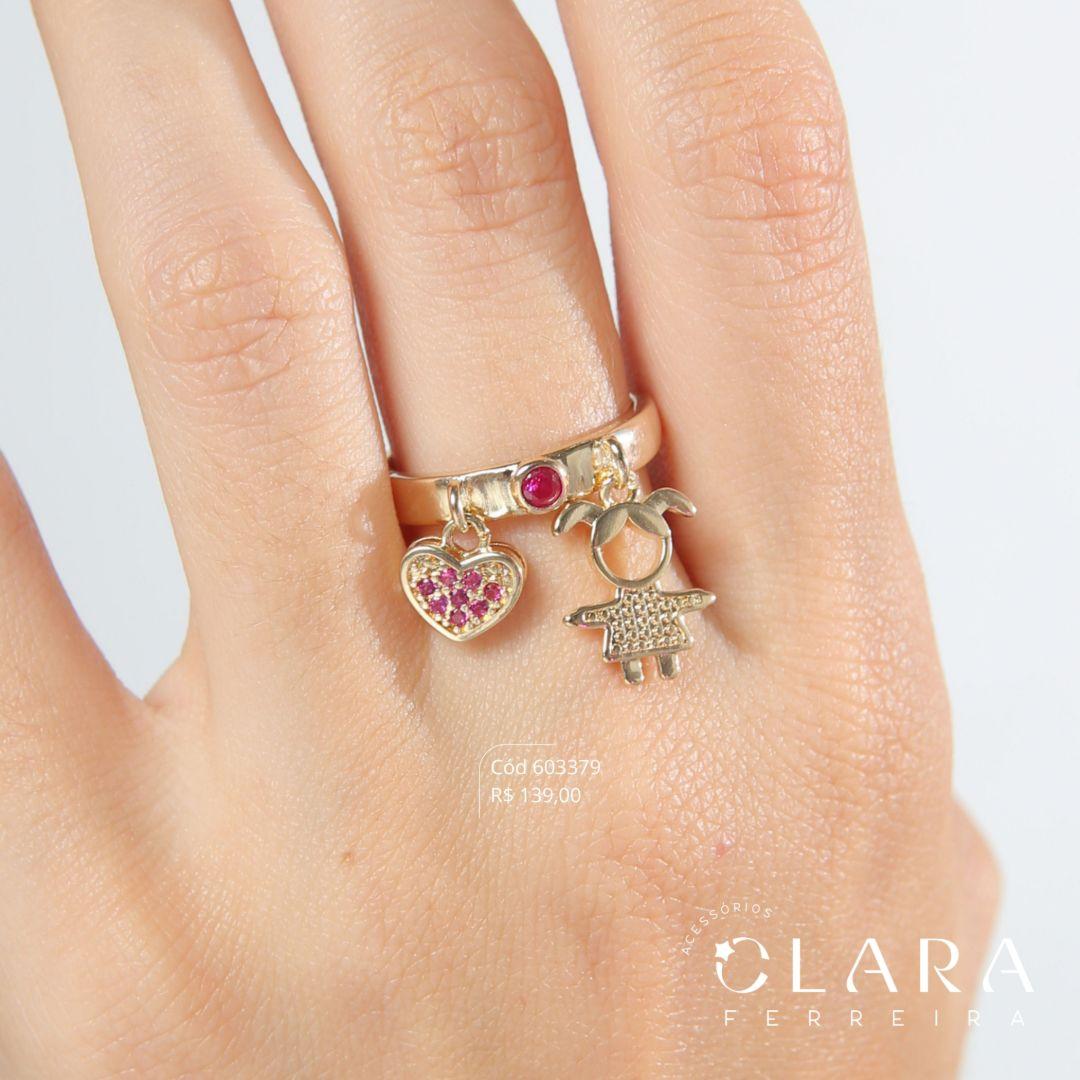 ANEL AJUSTAVEL C/ 1 MENINA  E 1 CORAÇÃO MICROZIRCÔNIAS PENDURADOS  - Dourado