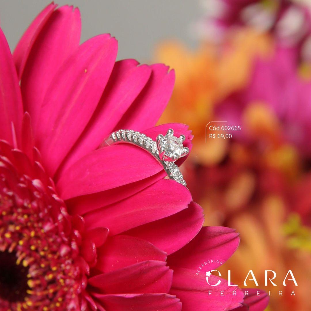 ANEL SOLITARIO ZIRCONIA REDONDA 3MM C/ 1 FILEIRA MICROZIRCONIAS - CAIXA COROA 6 GARRAS  - Banho de Prata