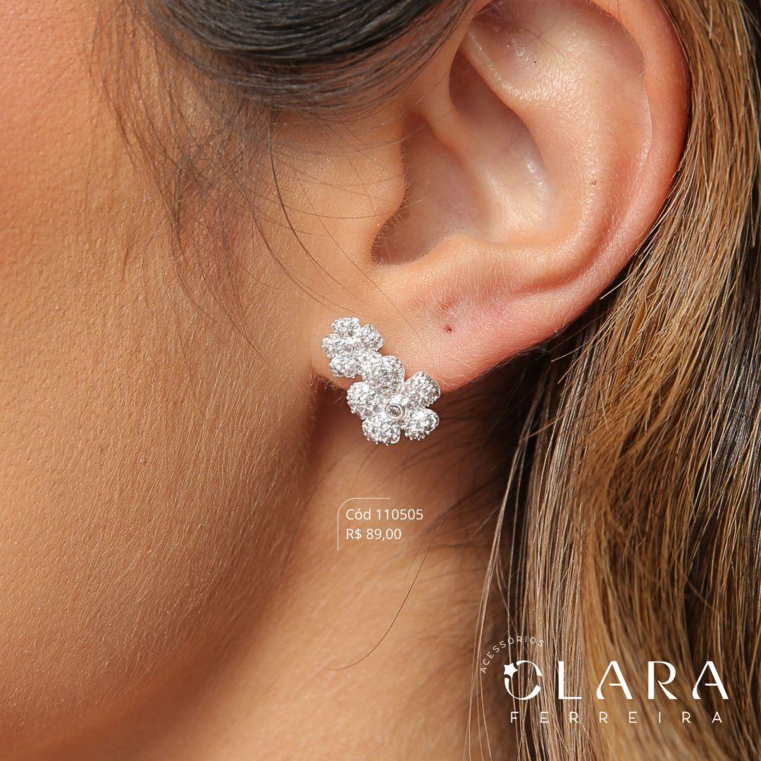 BRINCO 2 FLORES MICROZIRCÔNIAS - 17MM - Banho de Prata