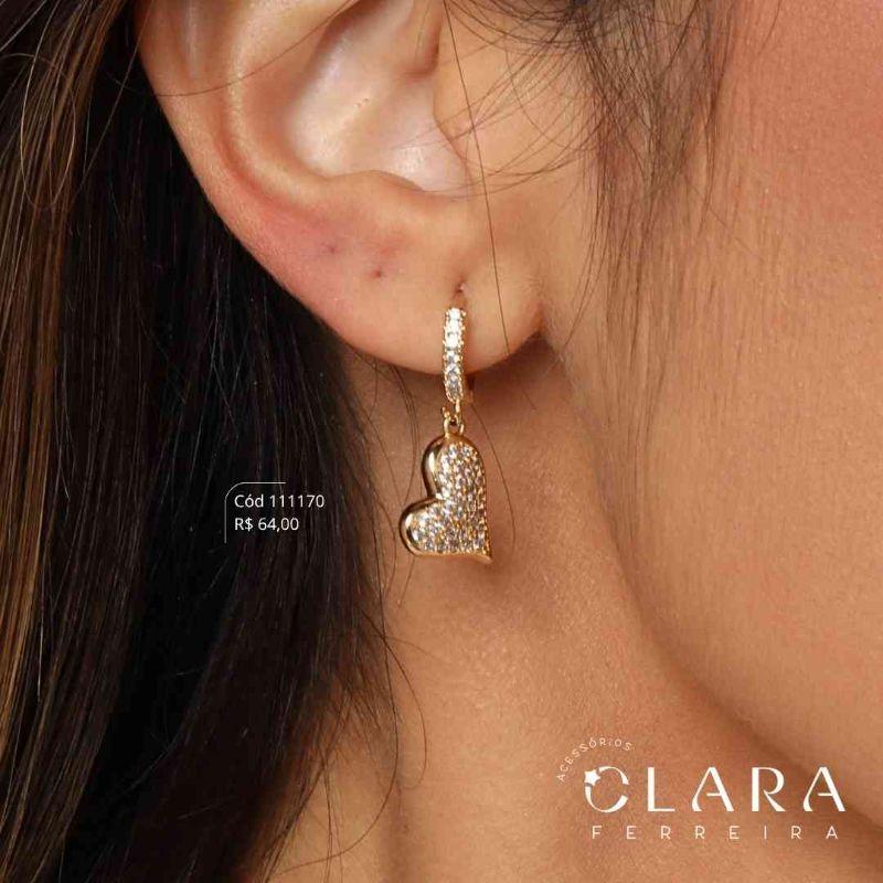 BRINCO ARGOLINHA CLICK 1 FILEIRA MICROZIRCÔNIAS C/ 1 CORAÇÃO 13MM MICROZIRCÔNIAS PENDURADO - 11X2MM - Dourado