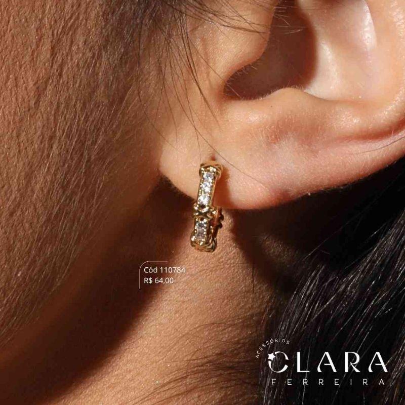 BRINCO ARGOLINHA CLICK 2 MICROZIRCÔNIAS INTERCALADAS C/ FIOS CRUZADOS - 15X3MM - Dourado