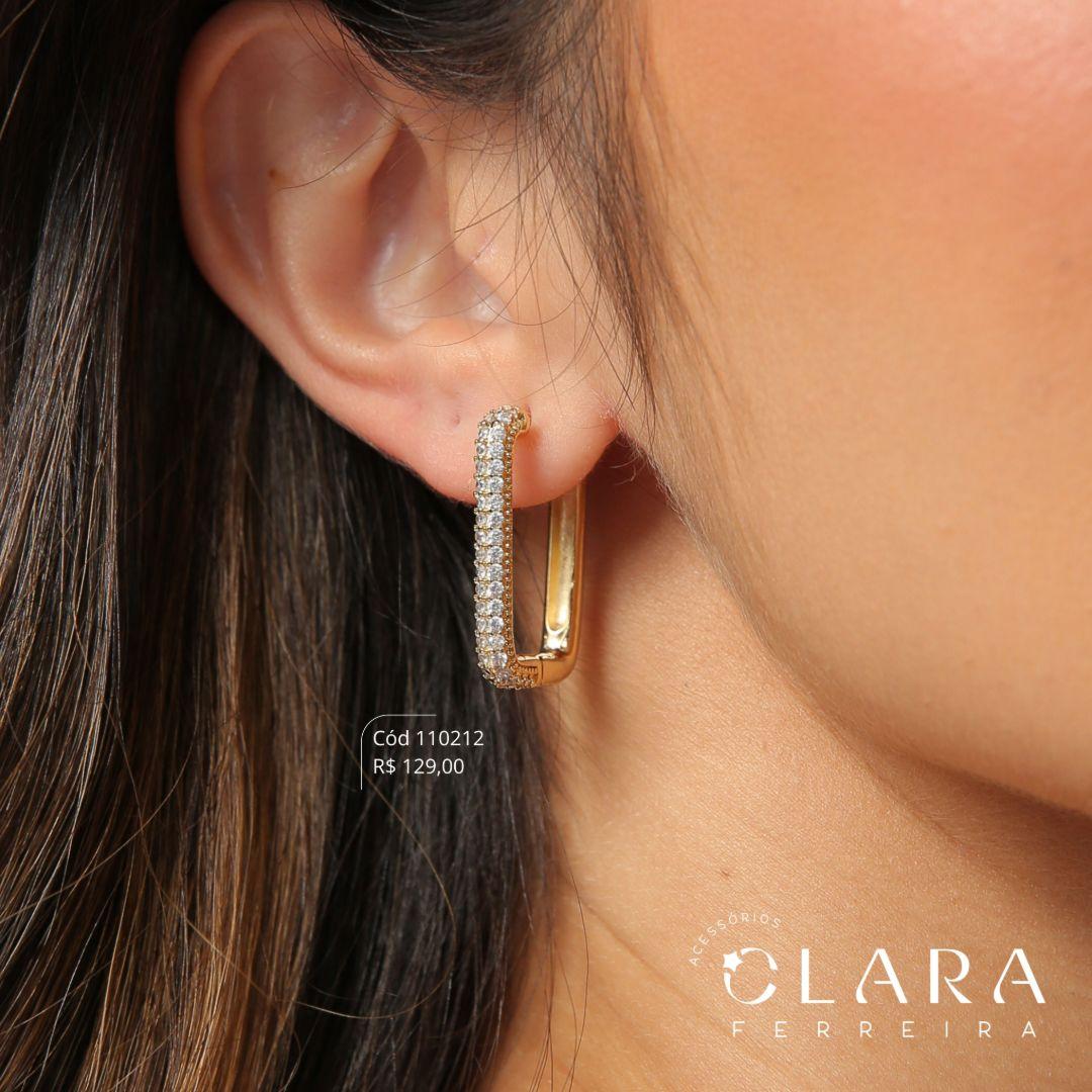 BRINCO ARGOLINHA CLICK QUADRADA 2 FILEIRAS MICROZIRCÔNIAS C/ BORDA JATEADA - 27X4MM - Dourado