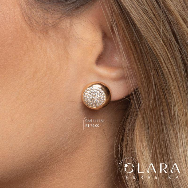 BRINCO BOTÃO MICROZIRCÔNIAS C/ BORDAS LISAS - 14MM - Dourado