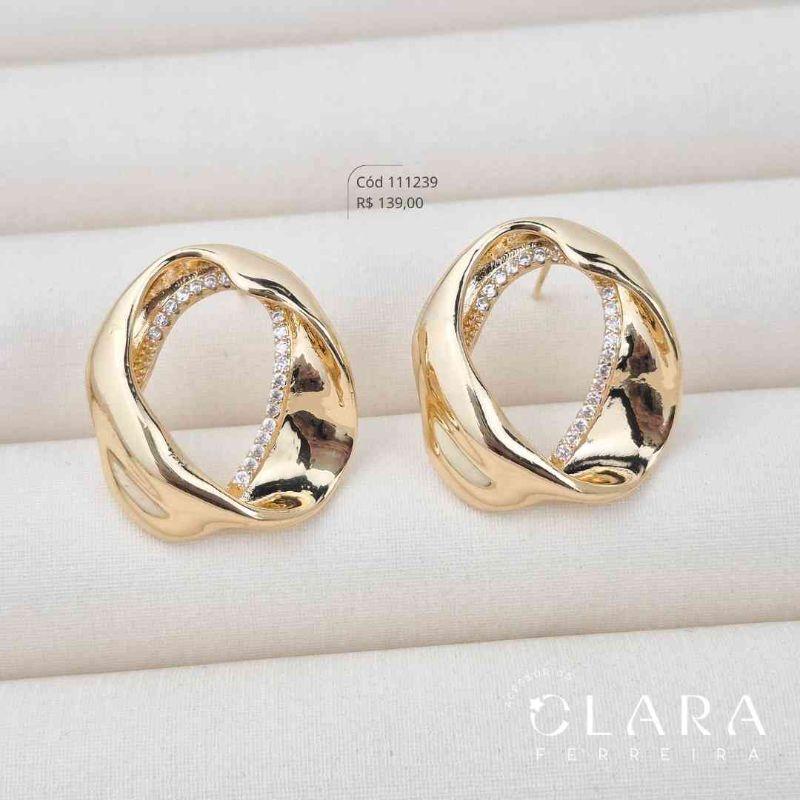 BRINCO CIRCULO ONDULADO C/ 1 FILEIRA MICROZIRCÔNIAS NO INTERIOR - 25MM - Dourado