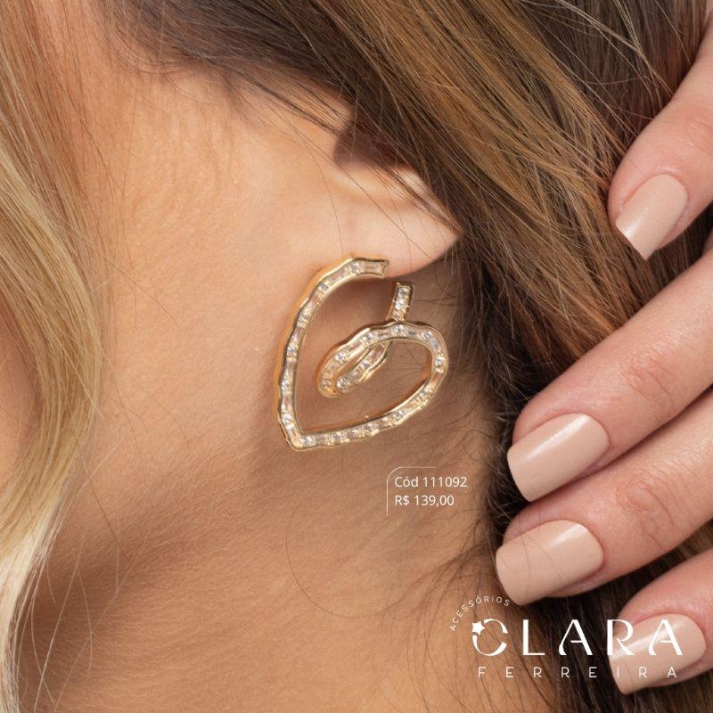BRINCO CORAÇÃO ABERTO FIO ZIRCÔNIAS BAGUETE - 30MM - Dourado