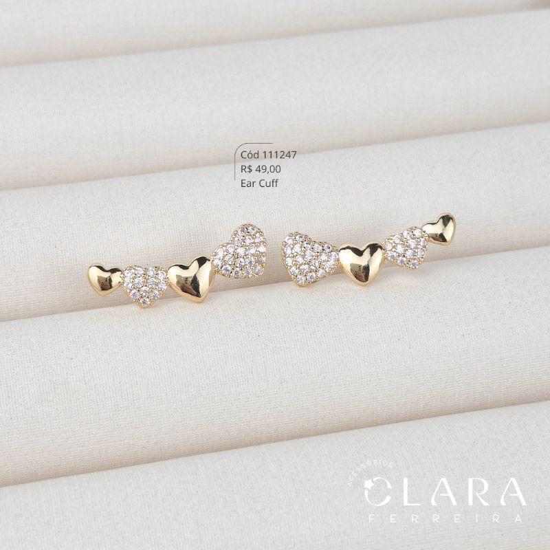 BRINCO EAR CUFF 4 CORAÇÕES: 2 CORAÇÕES MICROZIRCÔNIAS E 2 CORAÇÕES LISOS - 23MM - Dourado