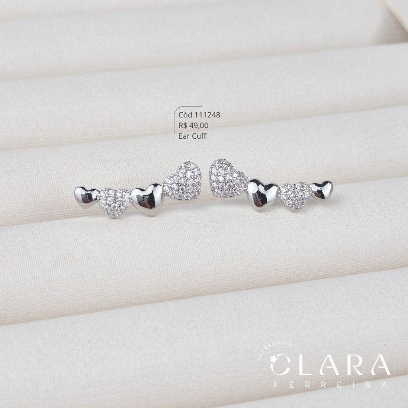 BRINCO EAR CUFF 4 CORAÇÕES: 2 CORAÇÕES MICROZIRCÔNIAS E 2 CORAÇÕES LISOS - 23MM - Ródio Branco