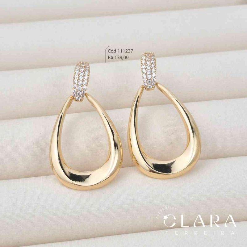 BRINCO FIVELA GOTA LISA NA BASE GOTA 3 FILEIRAS MICROZIRCÔNIAS - PEÇA EXCLUSIVA - 45MM - Dourado