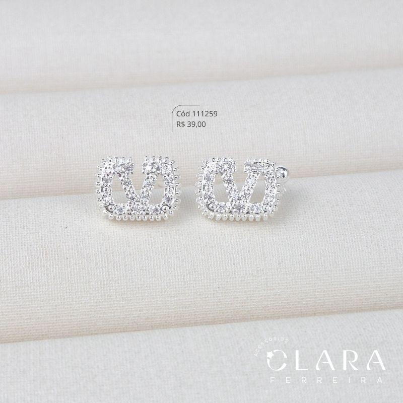 BRINCO RETANGULAR V MICROZIRCÔNIAS C/ BORDAS PONTILADAS - INSPIRAÇÃO VALENTINO - 7MM - Banho de Prata