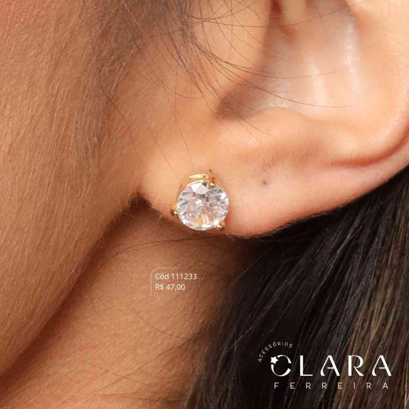 BRINCO SOLITÁRIO 8MM - CAIXA COROA 3 GARRAS - PEÇA EXCLUSIVA - Dourado