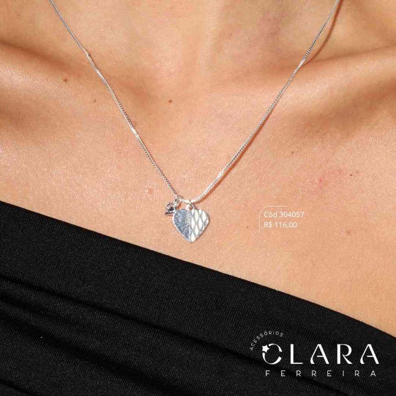 COLAR VENEZIANA C/ PINGENTE CORAÇÃO JATEADO S/PEDRA 12MM E 1 ZIRCONIA FORMATO CORAÇÃO 5MM PENDURADA - 45CM - Banho de Prata