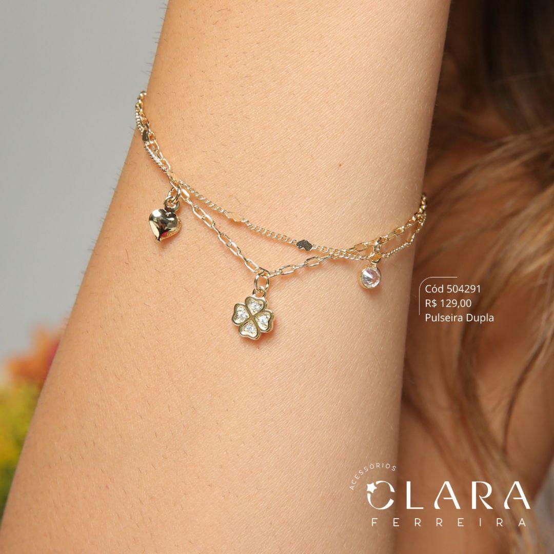 PULSEIRA DUPLA: 1 FIO ELOS GRUMET 1X1 C/ CORAÇÕES MARTELADOS E 1 FIO ELOS CARTIER C/ 1 TREVO DE 4 FOLHAS MICROZIRCÔNIAS, 1 CORAÇÃO LISO E 1 TIFFANY REDONDA PENDURADOS - 17CM - Dourado