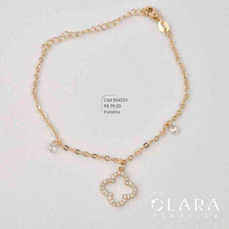 PULSEIRA ELOS C/ PINGENTE TREVO 14MM VAZADO ADORNADO MICROZIRCÔNIAS E 2 ZIRCÔNIAS 4MM PENDURADOS - 17CM - Dourado