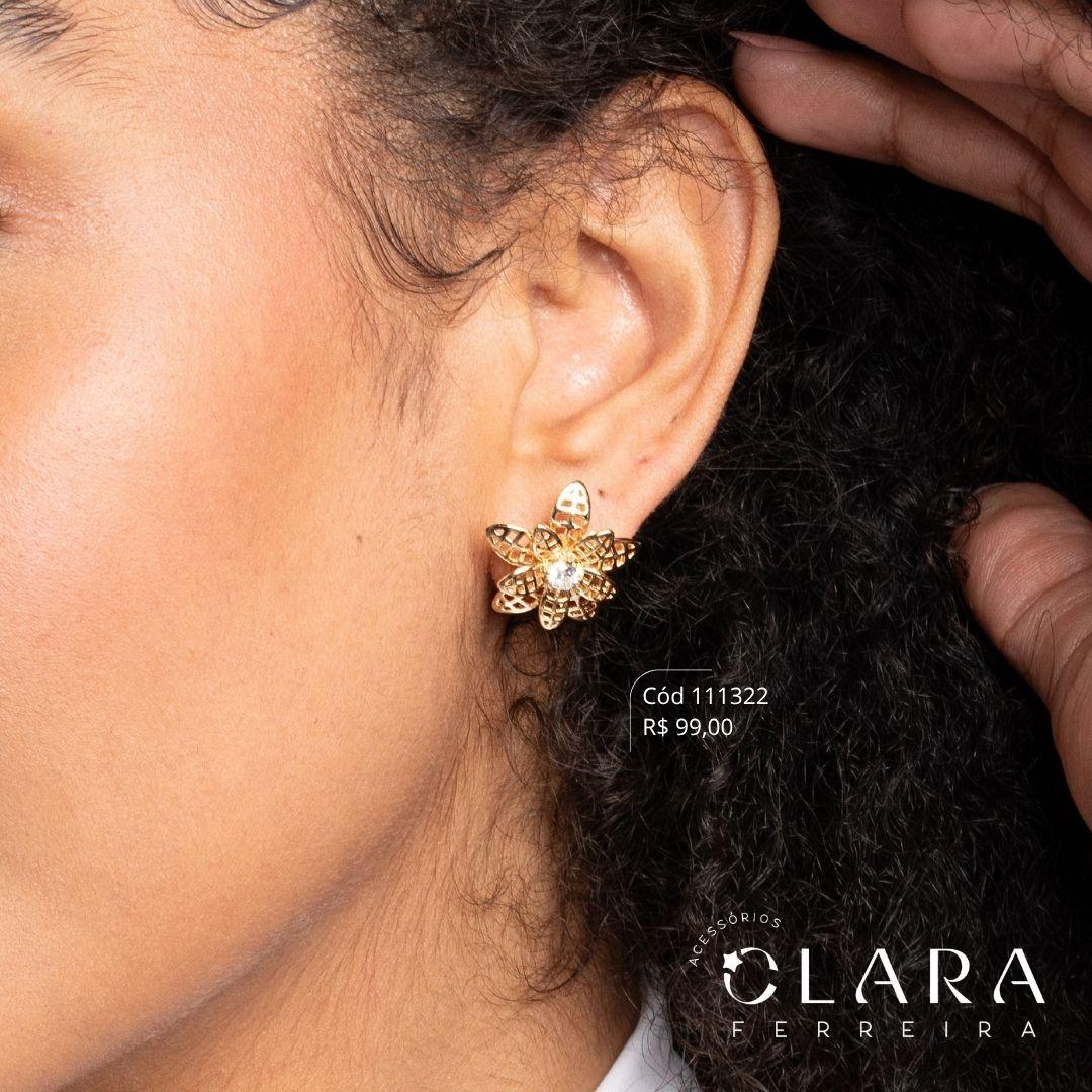 BRINCO FLOR C/ MIOLO ZIRCÔNIA REDONDA 3MM E PÉTALAS LISAS VAZADAS - 22MM - Dourado