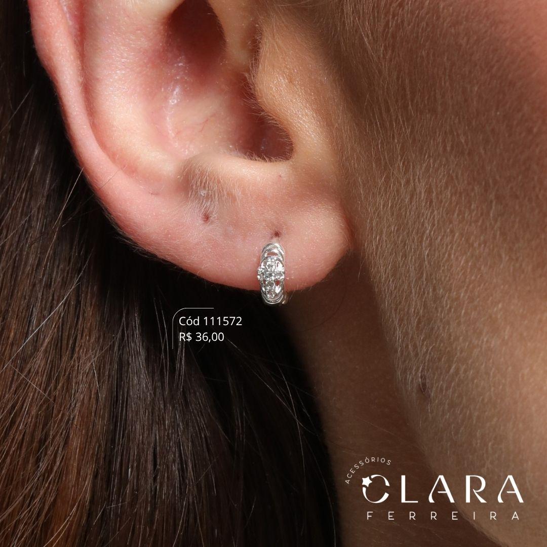 BRINCO ARGOLINHA CLICK VAZADA C/ 1 CRUZ 5MM MICROZIRCÔNIAS FIXA - 9X3MM - Banho de Prata