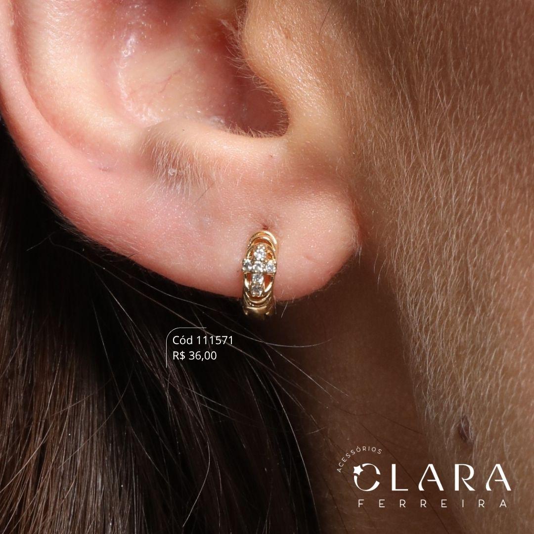 BRINCO ARGOLINHA CLICK VAZADA C/ 1 CRUZ 5MM MICROZIRCÔNIAS FIXA - 9X3MM - Dourado