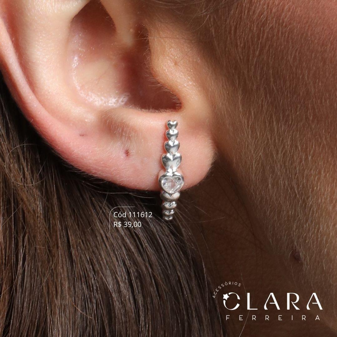 BRINCO EAR HOOK FIO DE CORAÇÃO: 8 CORAÇÕES LISOS E 1 ZIRCÔNIA CORAÇÃO - 25MM - Banho de Prata