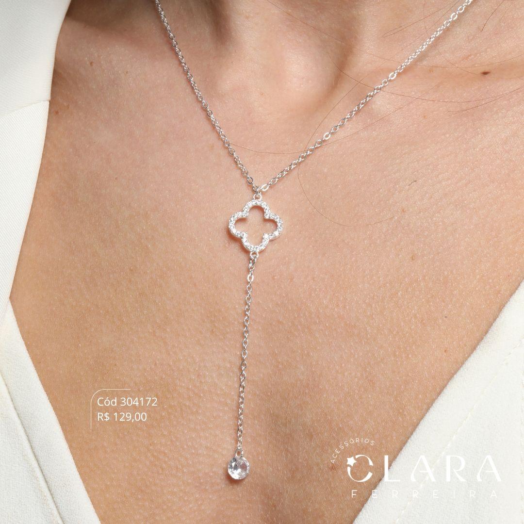 COLAR GRAVATINHA ELOS C/ TREVOS VAN CLEEF ALHAMBRA VAZADO ADORNADO MICROZIRCÔNIAS C/ 1 PONTO DE LUZ ZIRCÔNIA 6MM NA PONTA - 45CM - Banho de Prata